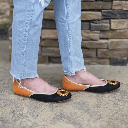 Black and tan jutti flat with sunflower embroidery