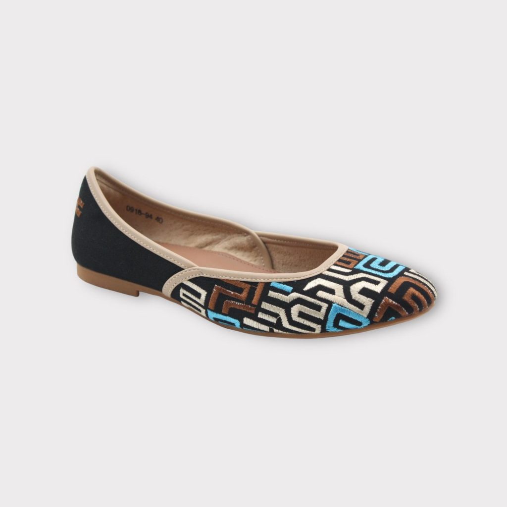 Geometric embroidery pattern flats for women