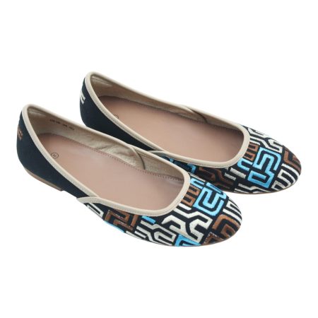 Geometric embroidery pattern flats for women