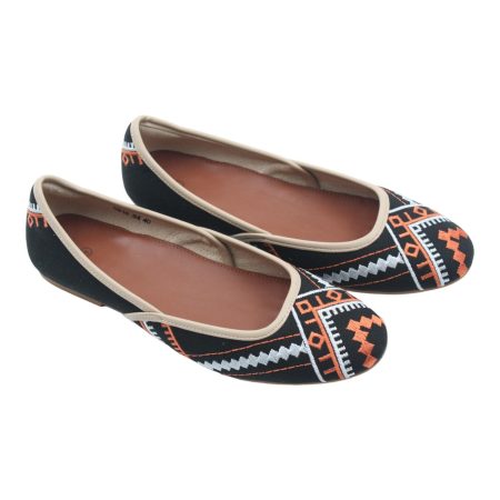 Black-flats-geometric-pattern