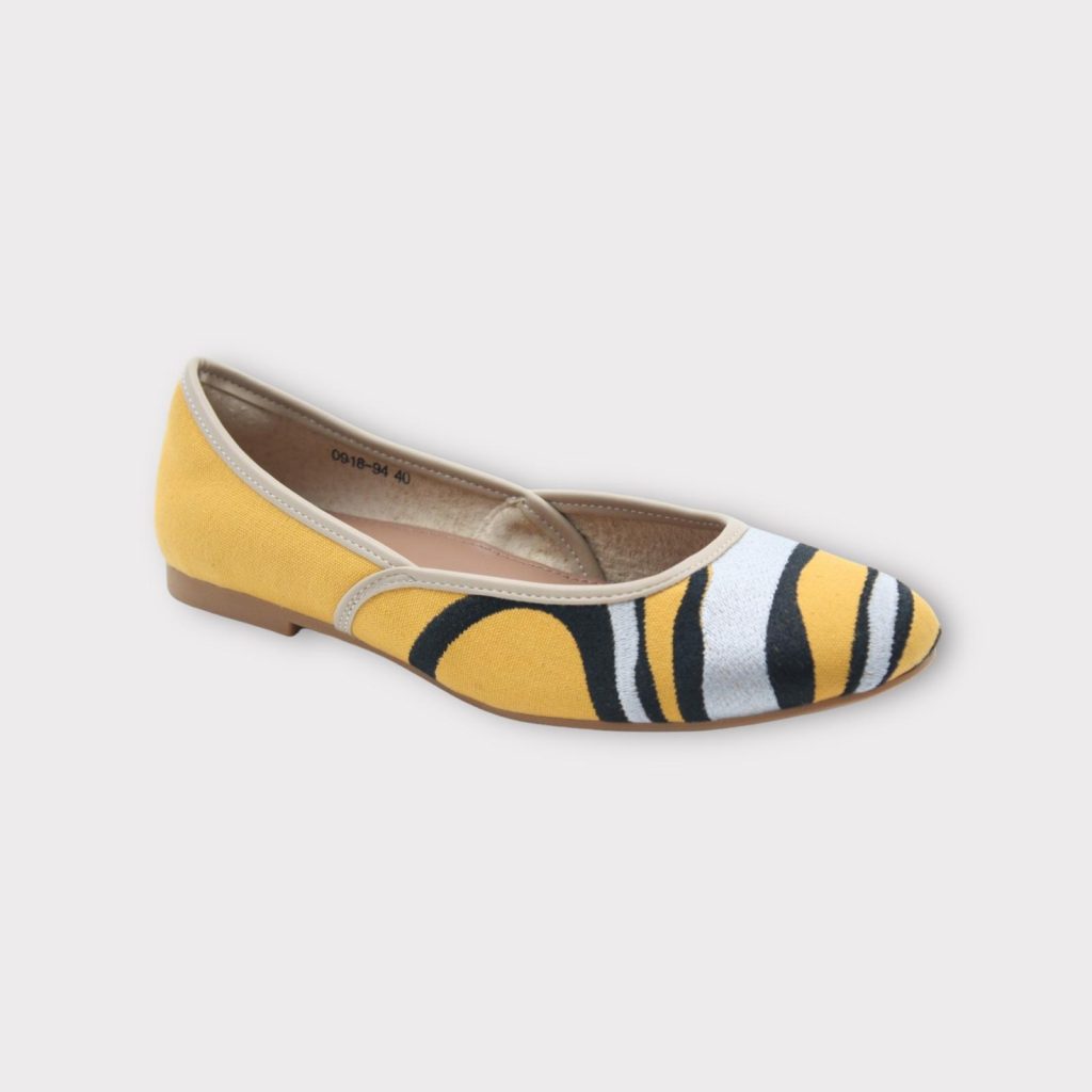 Comfortable flats with tiger stripe